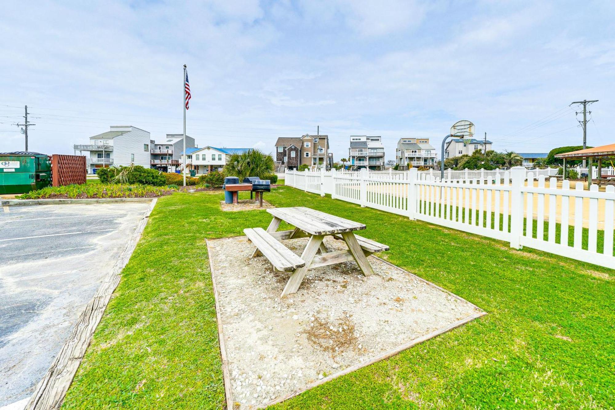 Steps To The Beach Oceanfront Condo With Lanai! North Topsail Beach Eksteriør billede